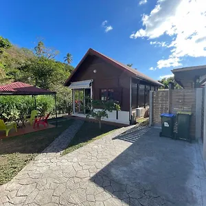  Hébergement de vacances Bungalow Gaspardo , 2 Chambres Climatisees , A 2 Mins A Pied De La Plage , Wifi , Jardin Clos, Parking ,Sans Vis-A-Vis , Le Carbet